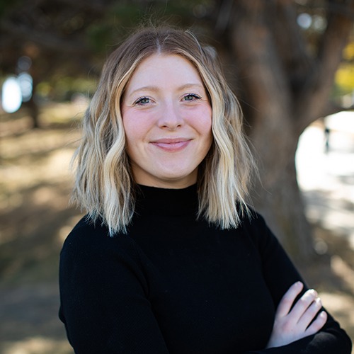 Elle Pope headshot.